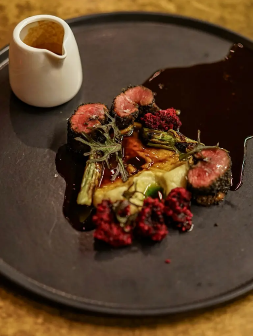 Απατεώνισσα έτρωγε σε πανάκριβα εστιατόρια της Νέας Υόρκης και έφευγε χωρίς να πληρώσει - Πώς εξαπατούσε τους επιχειρηματίες