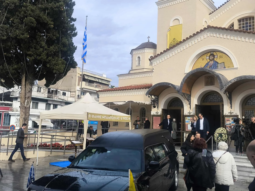 Πλήθος κόσμου στην κηδεία του Δημήτρη Σταμάτη στην Καλαμαριά - Ο Αντώνης Σαμαράς εκφώνησε επικήδειο