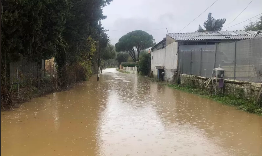 Η κακοκαιρία πλήττει Θεσπρωτία και Γιάννενα - Πλημμύρισαν δρόμοι σε Κέρκυρα και Ηγουμενίτσα, δείτε φωτογραφίες και βίντεο