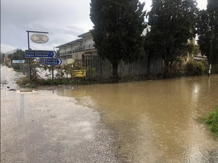 Η κακοκαιρία πλήττει Θεσπρωτία και Γιάννενα - Πλημμύρισαν δρόμοι σε Κέρκυρα και Ηγουμενίτσα, δείτε φωτογραφίες και βίντεο