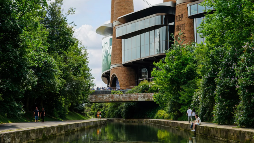 Μπέρμιγχαμ: Το νέο της γήπεδο θυμίζει εργοστάσιο και θα κοστίσει 1,3 δισ. ευρώ - Ο δημιουργός του Peaky Blinders βοήθησε στον σχεδιασμό