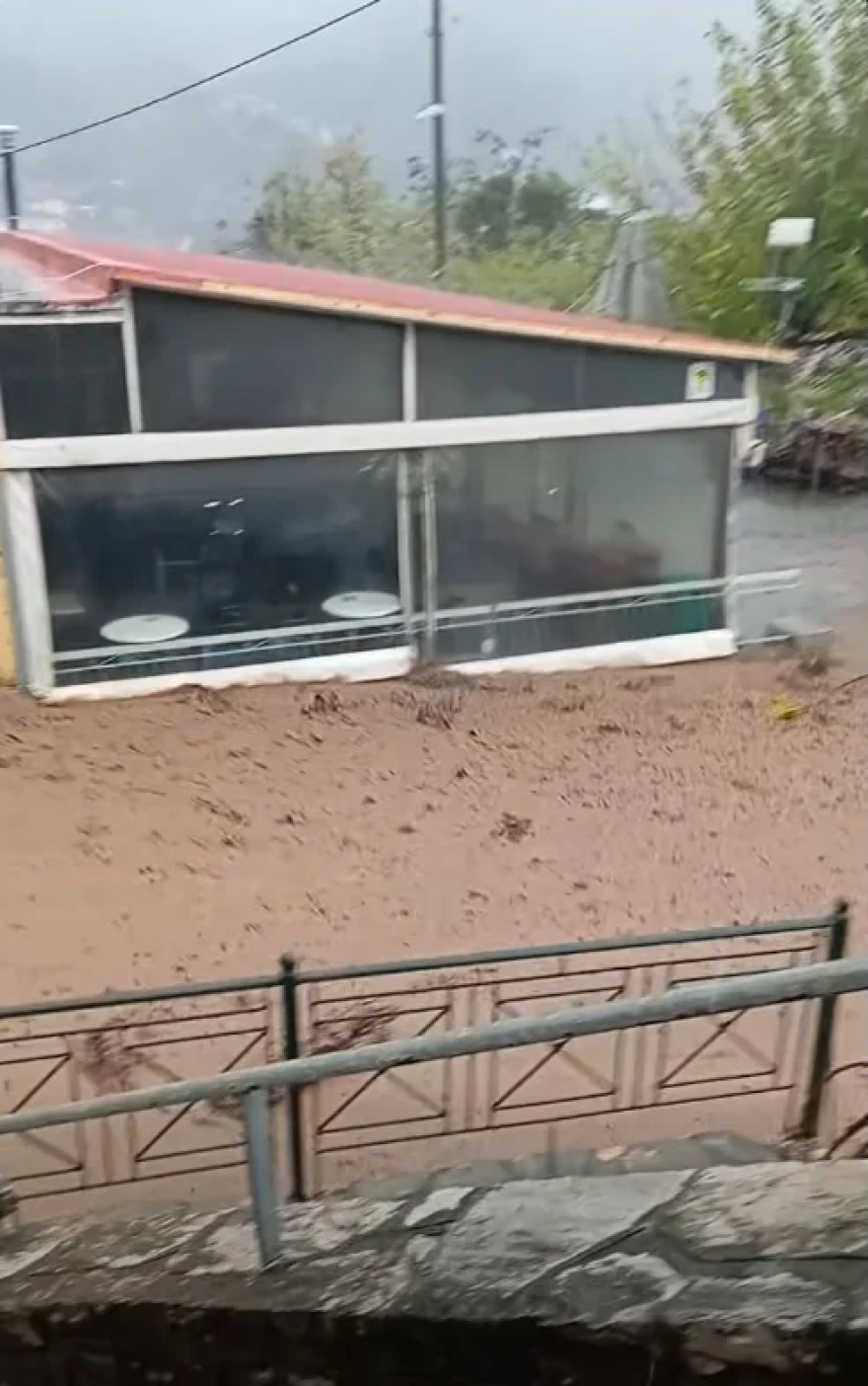 Πλημμύρες και κατολισθήσεις από την κακοκαιρία σε Ήπειρο και Κέρκυρα - Εκδόθηκαν 112 σε Ιωάννινα, Άρτα, Πρέβεζα και Θεσπρωτία (βίντεο και φωτογραφίες)