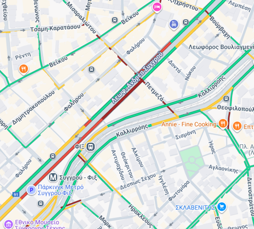 Φωτιά σε αυτοκίνητο στη Συγγρού - Έκλεισε η Πετμεζά, δείτε βίντεο