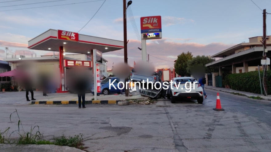 Τροχαίο στο Ζευγολατιό: ΙΧ συγκρούστηκε με αγροτικό που ανετράπη - Δείτε βίντεο και φωτογραφίες