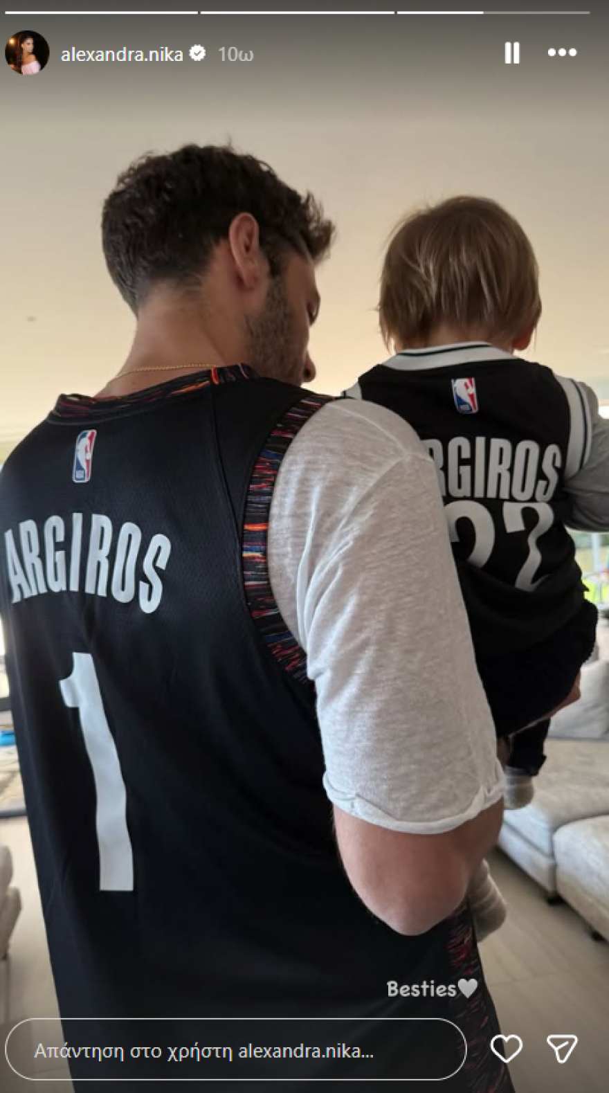 Η Αλεξάνδρα Νίκα φωτογράφισε τον Κωνσταντίνο Αργυρό αγκαλιά με τον γιο τους