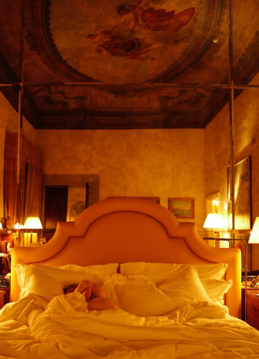 Η Έλι Γκούλντινγκ πόζαρε με φουσκωμένη κοιλιά και αποκάλυψε ότι είναι έγκυος για δεύτερη φορά
