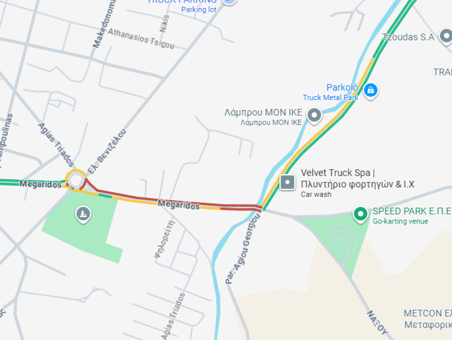 Αυξημένη κίνηση σε κεντρικό δρόμο του Ασπρόπυργου μετά από τροχαίο - ΙΧ συγκρούστηκε με φορτηγό