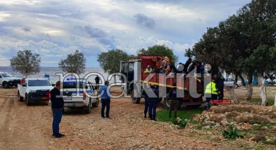 Με φορτηγά πήραν τους 230 μετανάστες από τις παραλίες, έφτασαν πέντε λέμβοι σε Χανιά, Ηράκλειο και Γαύδο σε λίγες ώρες