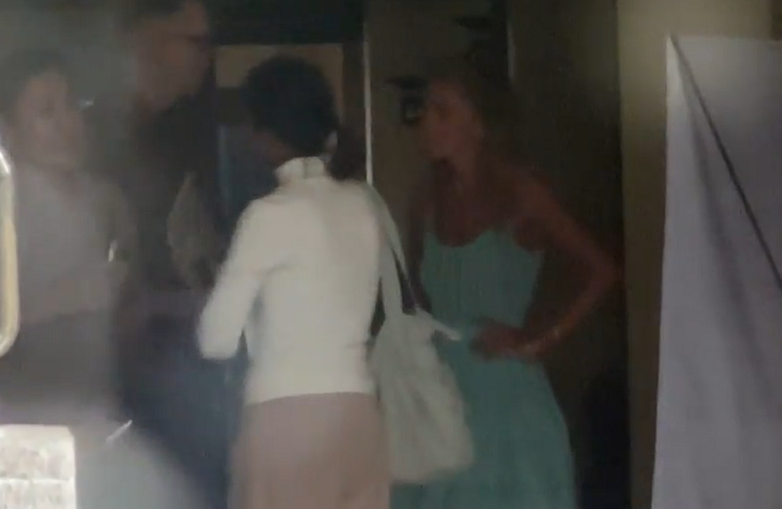 Νέες περιπέτειες για την Bonnie Blue: Συνελήφθη με 17 άντρες στο Μπαλί για γυρίσματα ερωτικών βίντεο, βρέθηκαν προφυλακτικά και στολές μαθητριών