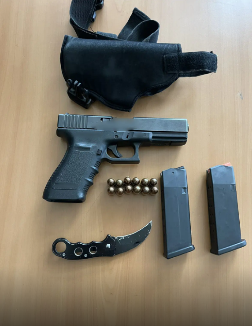 Με πιστόλι και κάρτα αστυνομικού συνελήφθη 44χρονος στα Πετράλωνα, δείτε φωτογραφίες