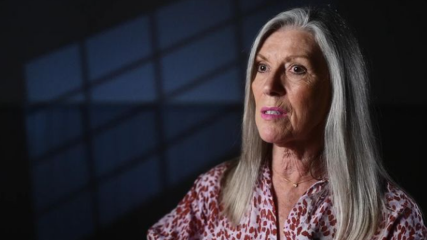 Διαβόητος απατεώνας στη Βρετανία παρίστανε τον πράκτορα της ΜΙ6 και... πουλούσε έρωτα, καλείται να πληρώσει 150.000 σε θύμα του