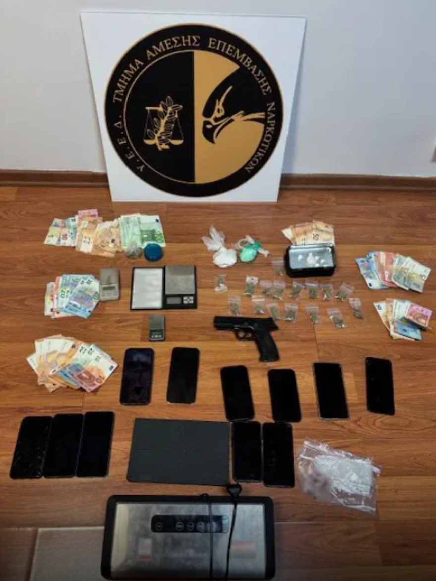 Βασάνιζαν όσους δεν υπάκουαν εντολές, 12 συλλήψεις για διακίνηση κοκαΐνης και κάνναβης σε σχολεία της Αττικής