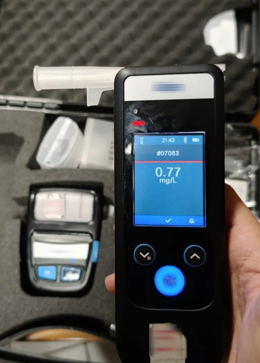 Οδηγός εγκατέλειψε το όχημά του σε στάση λεωφορείου όταν είδε μπλόκο για αλκοτέστ, επτά συλλήψεις στην Αττική