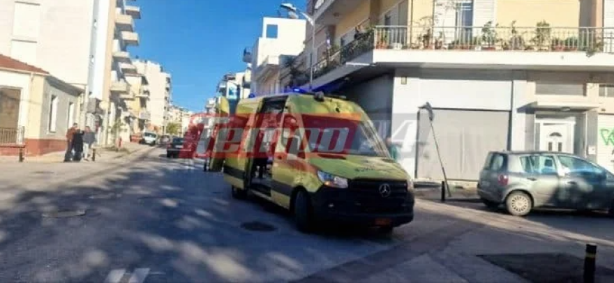 Αυτοκίνητο παρέσυρε και εκσφενδόνισε μηχανάκι στην Πάτρα, δύο τραυματίες