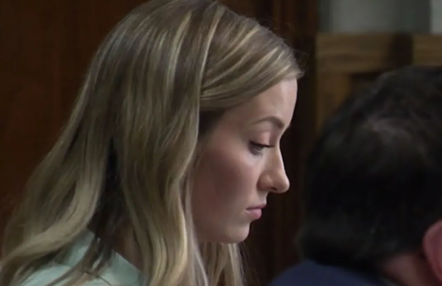 Καθηγήτρια στις ΗΠΑ έστελνε ερωτικά SMS σε17χρονο πριν να τον πείσει να κάνουν 3 ώρες σεξ στο σπίτι της