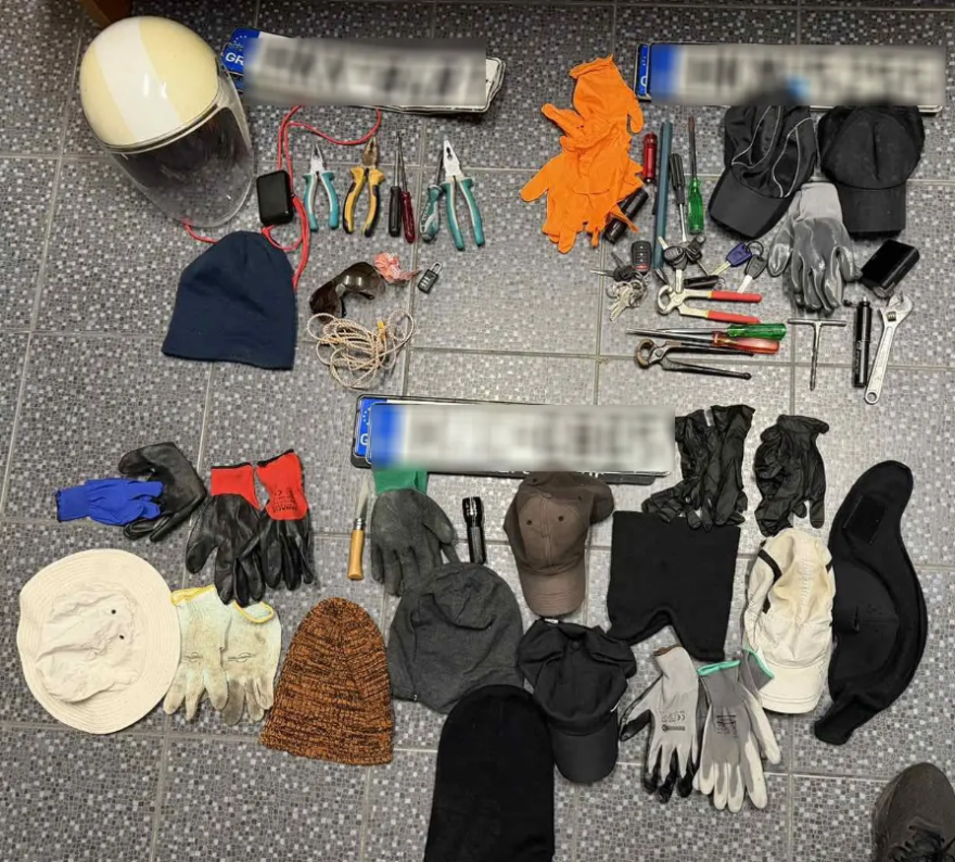 Ξαδέρφια άδειαζαν σπίτια στην Κρήτη: Έλεγαν «κρατάμε όπλα, μην κουνηθείτε» στα θύματά τους, στα €64.000 η λεία τους