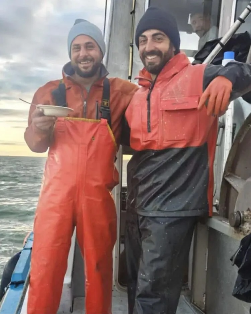 «Έφυγε κυνηγώντας το όνειρο του» λένε οι φίλοι του 33χρονου Γιάννη που χάθηκε στον Ατλαντικό, μνημόσυνο στη Μεσαρά την Κυριακή