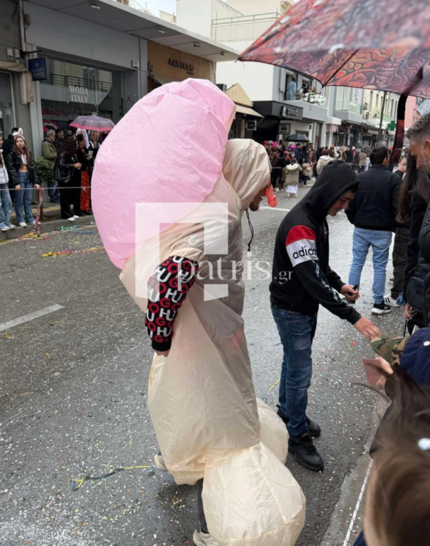 Με παρέλαση έπεσε η αυλαία του Ρεθεμνιώτικου Καρναβαλιού, δείτε βίντεο και φωτογραφίες