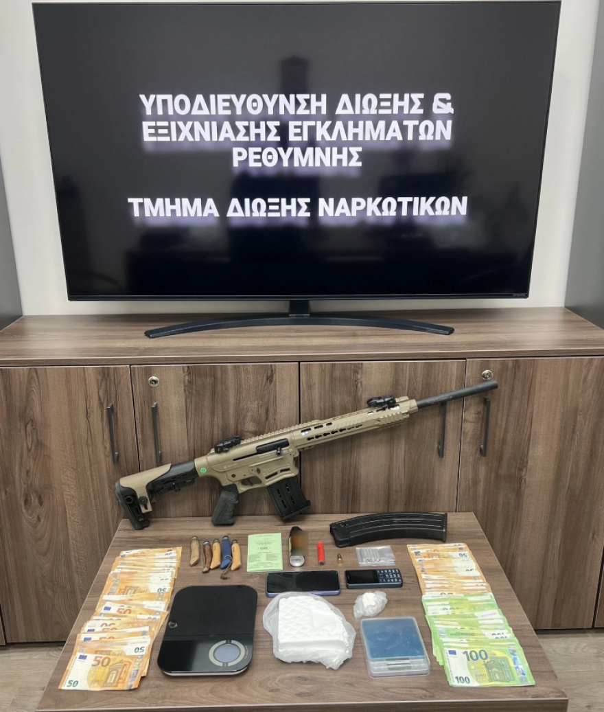 Ρέθυμνο: Τον έπιασαν την ώρα που έκρυβε μισό κιλό κοκαΐνης σε χωράφι