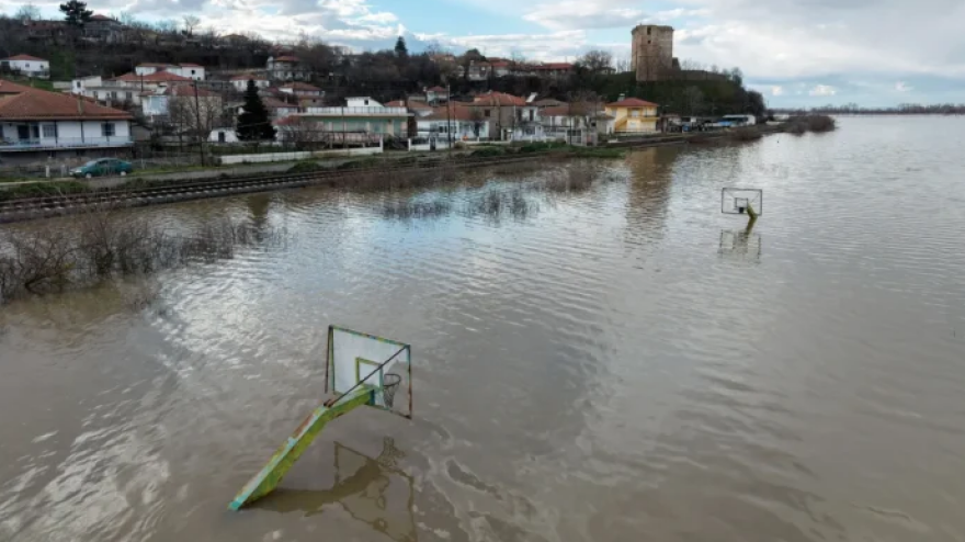 Στο «κόκκινο» παραμένει ο Έβρος, τη συνδρομή του στρατού για το ανάχωμα στο Τυχερό ζητά το Σουφλί, φόβοι για απώλεια 40.000 στρεμμάτων