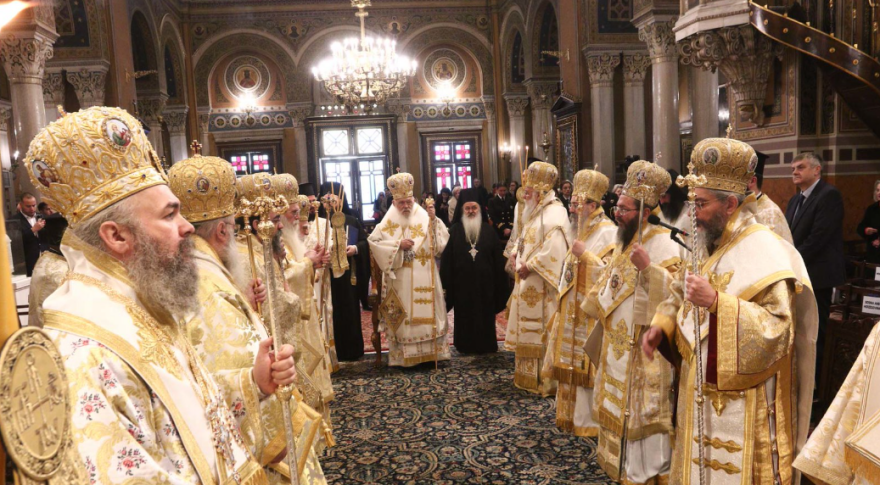 Εκκλησία της Ελλάδος: Δεν το κουνάει ο Ιερώνυμος, θέλει να ξεπεράσει και τον Σεραφείμ