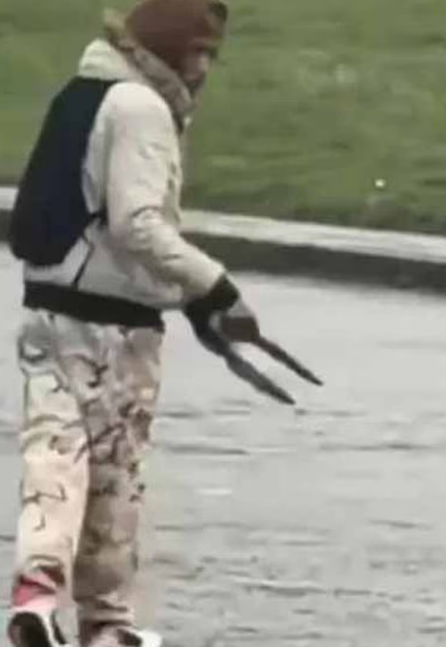 Συναγερμός σε περιοχή του Εδιμβούργου, άνδρας κυκλοφορεί με μαχαίρια, πληροφορίες για τραυματίες
