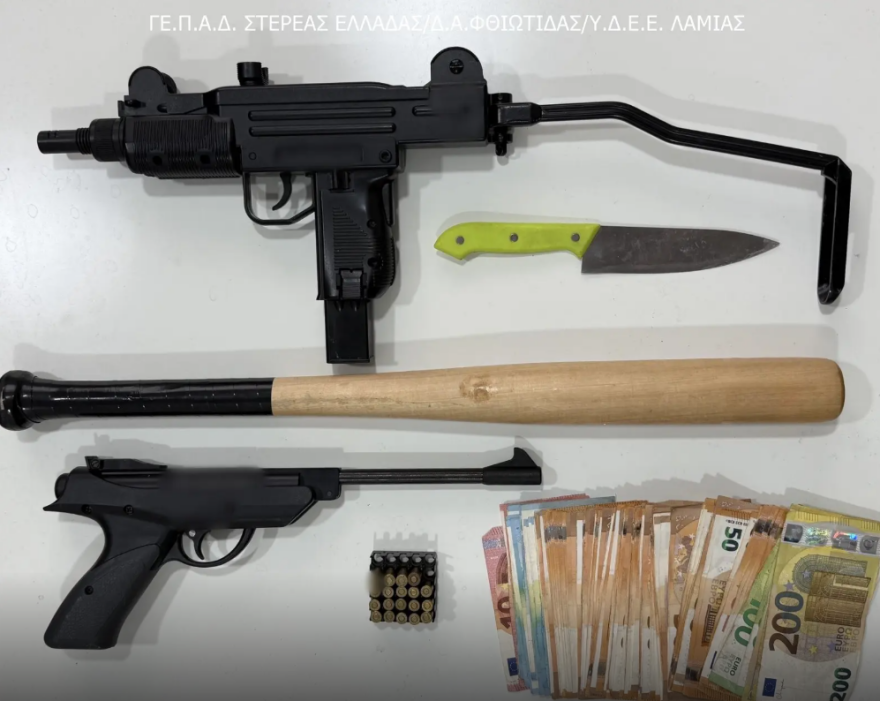 Δύο συλλήψεις στη Λαμία για ναρκωτικά και όπλα: Κατασχέθηκαν κοκαΐνη, όπλα και 6.250 ευρώ, δείτε φωτογραφίες