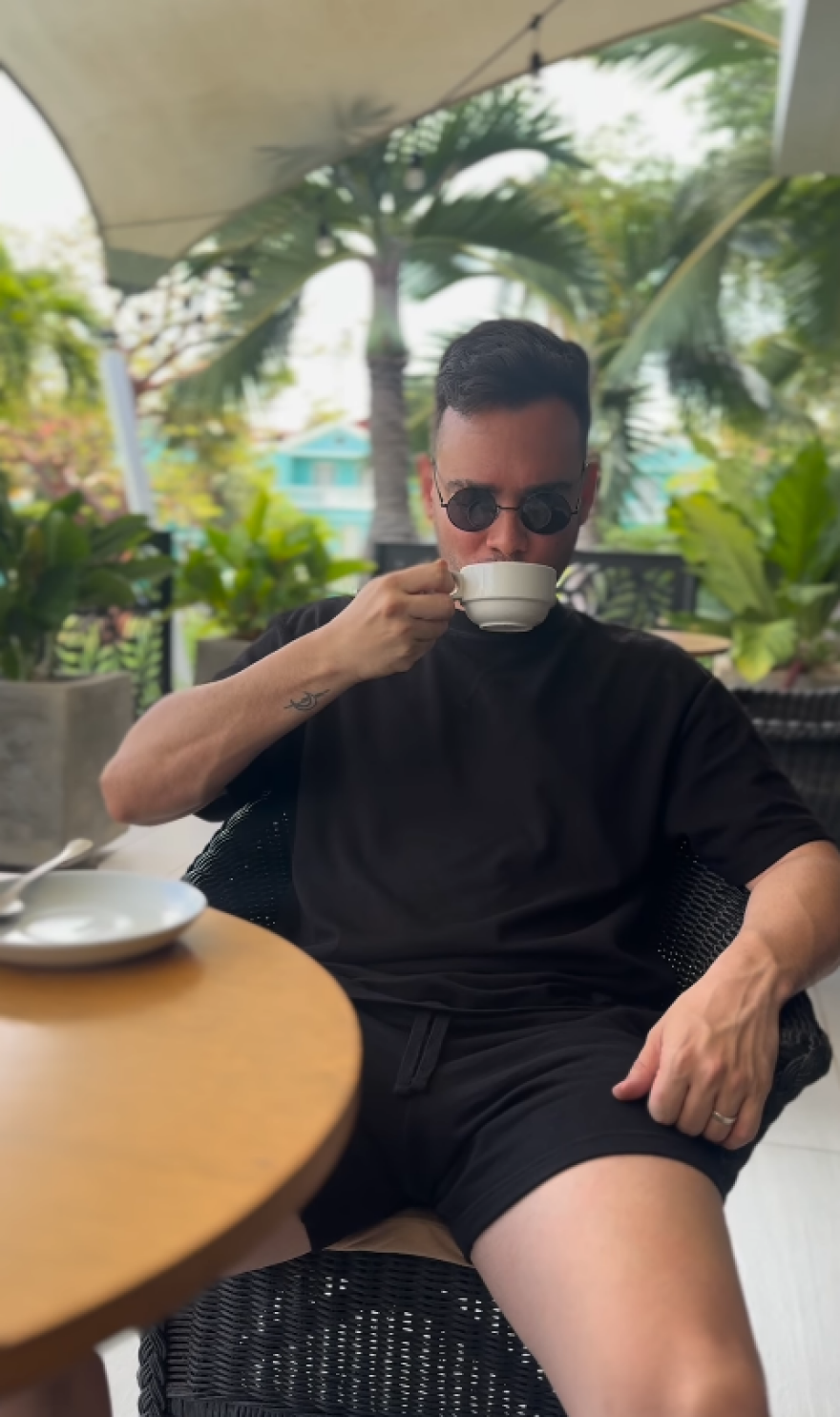 &Omicron; influencer &epsilon;&gamma;&gamma;&omicron;&nu;ό&sigmaf; &tau;&omicron;&upsilon; &Phi;&iota;&nu;&tau;έ&lambda; &Kappa;ά&sigma;&tau;&rho;&omicron; &pi;&rho;&omicron;&kappa;&alpha;&lambda;&epsilon;ί &mu;&epsilon; &tau;&eta;&nu; &chi;&lambda;&iota;&delta;ά&tau;&eta; &zeta;&omega;ή &tau;&omicron;&upsilon; &kappa;&alpha;&iota; &theta;έ&lambda;&epsilon;&iota; &sigma;&upsilon;&mu;&phi;&omega;&nu;ί&alpha; &mu;&epsilon; &tau;&omicron;&nu; &Tau;&rho;&alpha;&mu;&pi; &gamma;&iota;&alpha; &tau;&eta;&nu; &Kappa;&omicron;ύ&beta;&alpha;