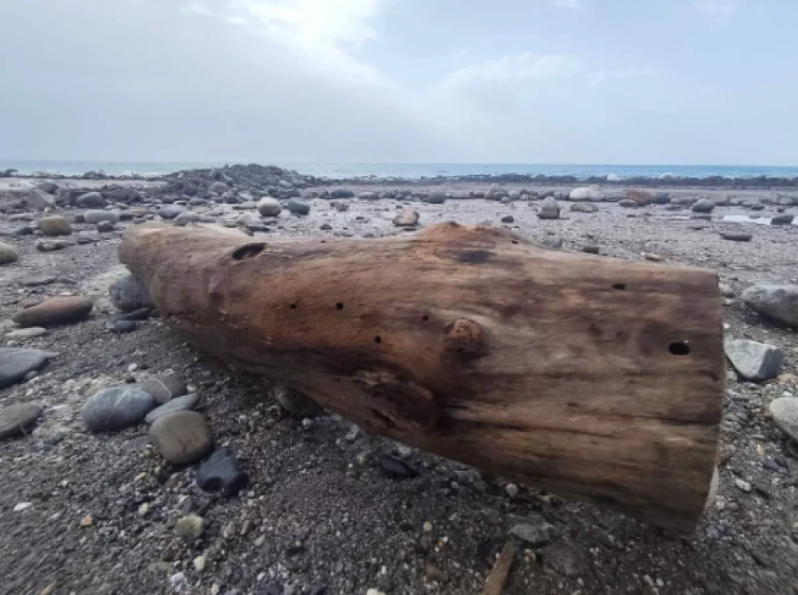 Καταστροφές στην Παλαιοχώρα Χανίων από την κακοκαιρία, η θάλασσα μπήκε σε καταστήματα