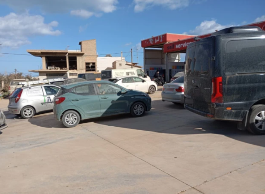 Ηράκλειο: Ουρές στα πλυντήρια αυτοκινήτων μετά την αφρικανική σκόνη που κάλυψε την Κρήτη