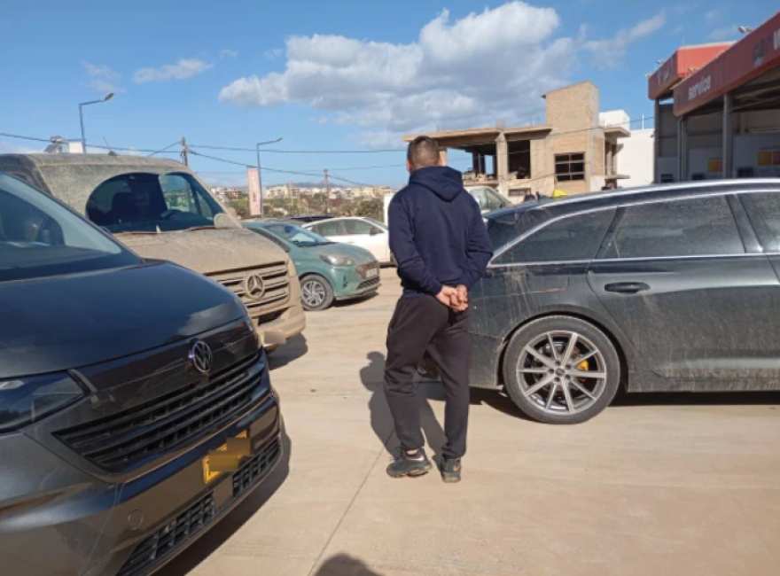 Ηράκλειο: Ουρές στα πλυντήρια αυτοκινήτων μετά την αφρικανική σκόνη που κάλυψε την Κρήτη