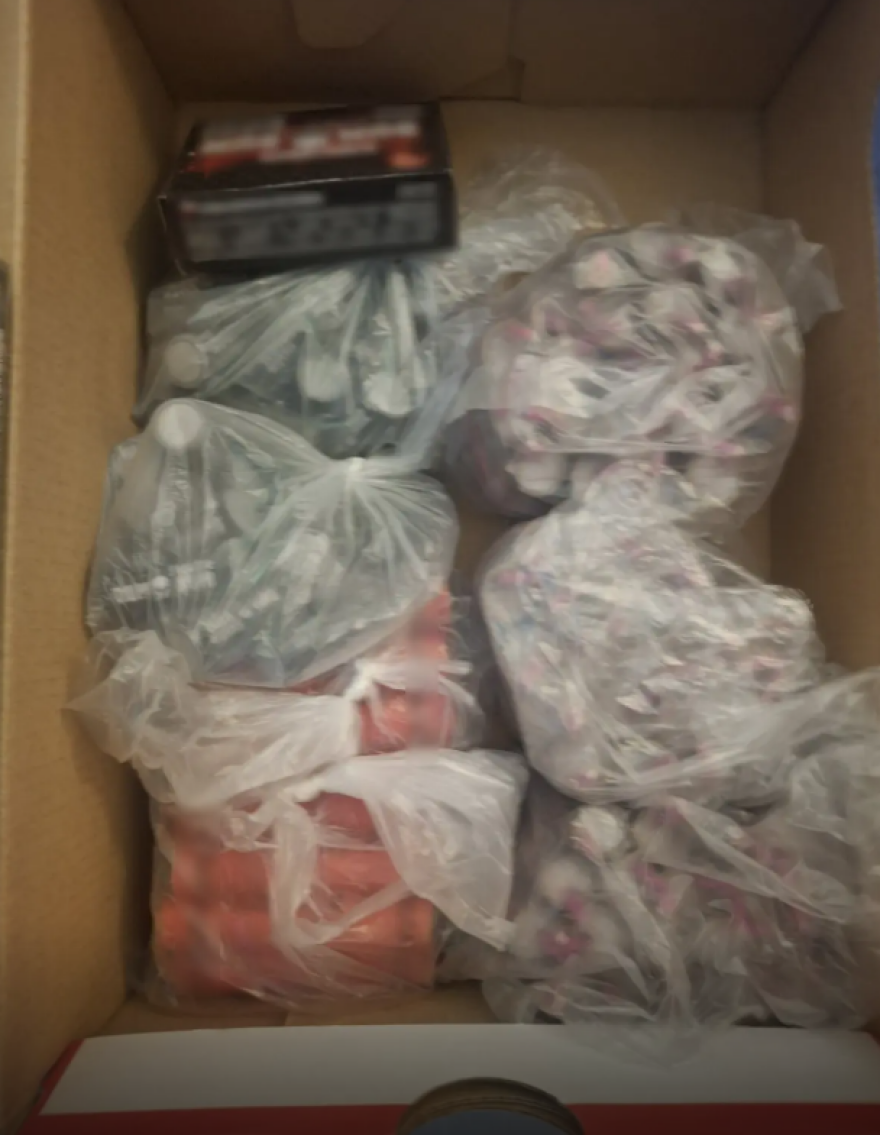 Κατασχέθηκαν 794 κροτίδες και συνελήφθησαν τρεις ανήλικοι στην Αθήνα, δείτε φωτογραφίες