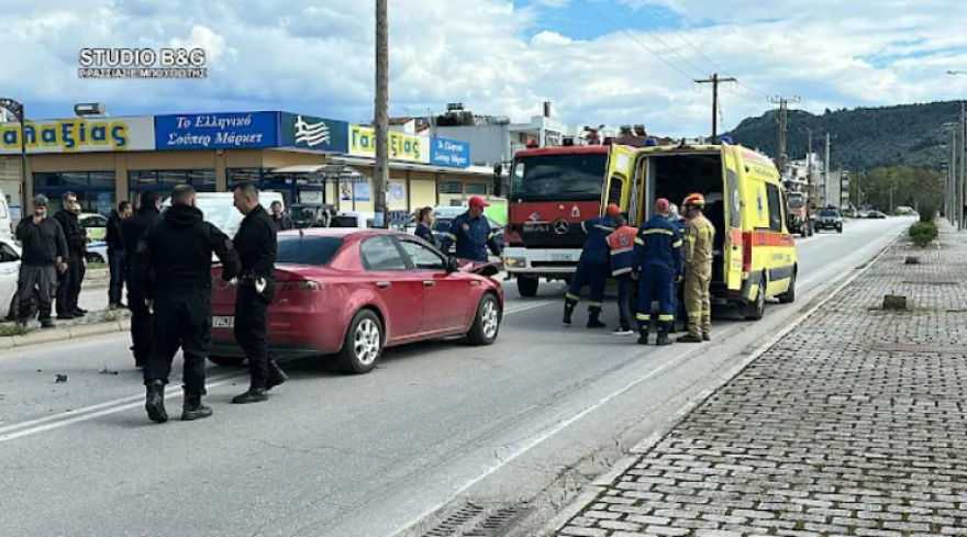 Σοβαρό τροχαίο στο Ναύπλιο, τραυματίστηκε οδηγός αυτοκινήτου