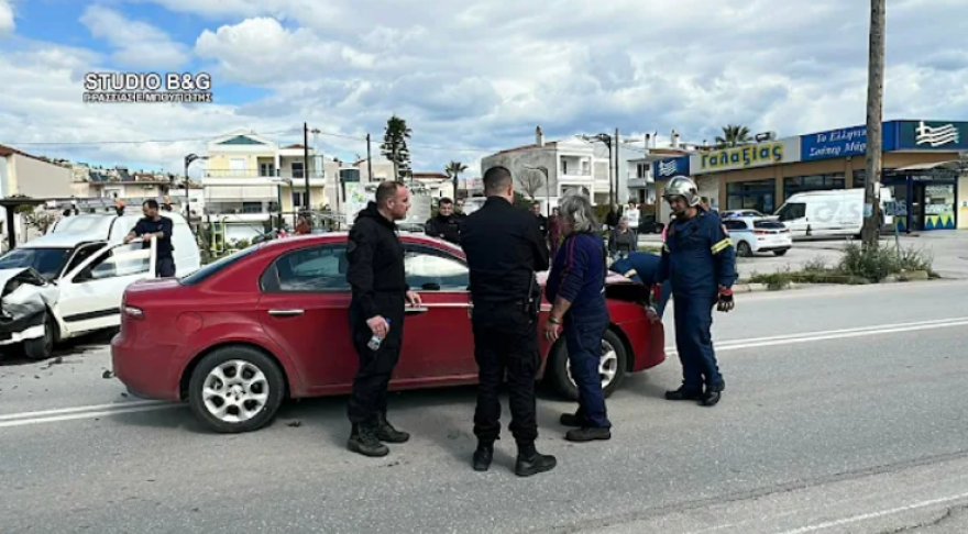 Σοβαρό τροχαίο στο Ναύπλιο, τραυματίστηκε οδηγός αυτοκινήτου