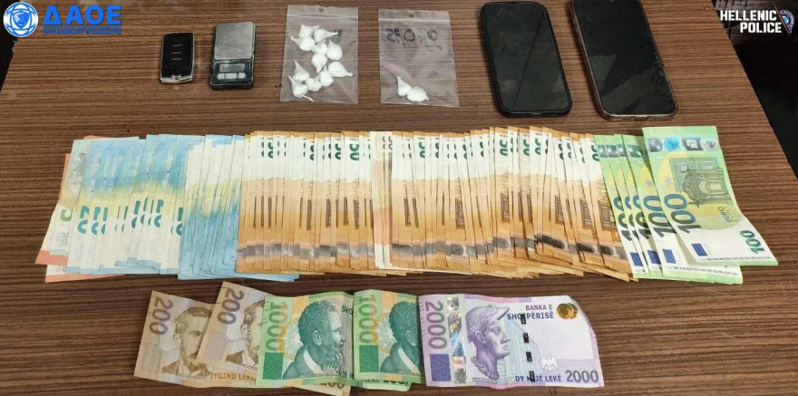 Συνελήφθη 22χρονος για διακίνηση ναρκωτικών στην Αττική, κατασχέθηκαν κοκαΐνη και μετρητά