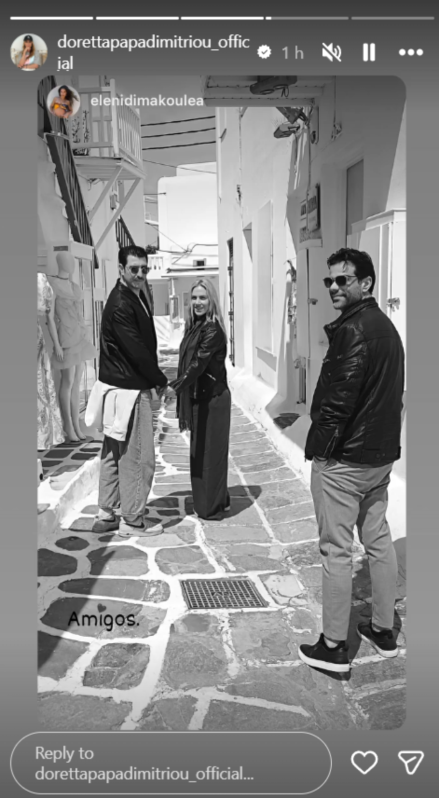 Ντορέττα Παπαδημητρίου και Γιώργος Γεροντιδάκης πιασμένοι χέρι χέρι στη Μύκονο