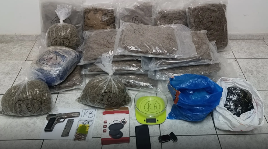 Συνελήφθη για διακίνηση ναρκωτικών και οπλοκατοχή στη Θεσσαλονίκη, κατασχέθηκαν κάνναβη και κοκαΐνη