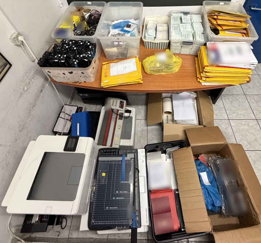 Εξαρθρώθηκε κύκλωμα διακίνησης μεταναστών και πλαστών εγγράφων στην Αθήνα με κέρδη άνω του 1 εκατ. ευρώ