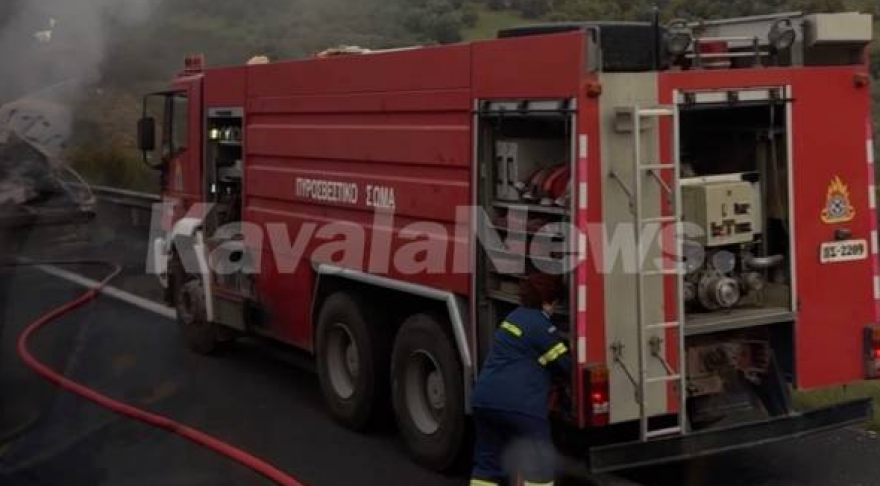 Φωτιά σε φορτηγό στην Εγνατία, καθυστερήσεις στην κυκλοφορία