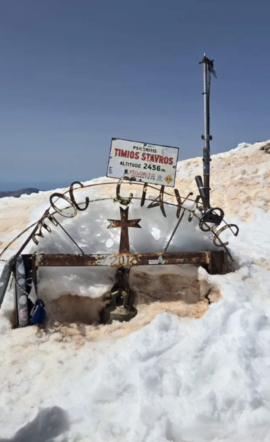 Τσούγκρισαν αυγά στην υψηλότερη κορυφή της Κρήτης, δείτε φωτογραφίες