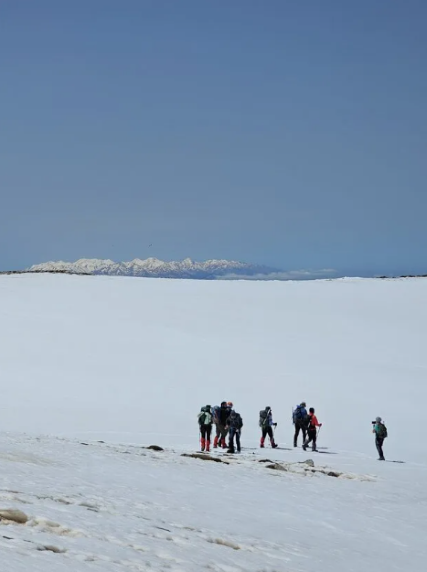 Τσούγκρισαν αυγά στην υψηλότερη κορυφή της Κρήτης, δείτε φωτογραφίες