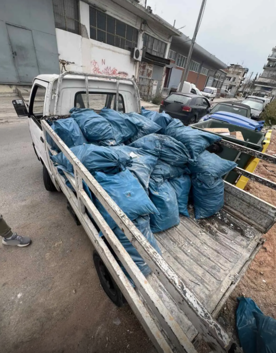 Πέταξε οικοδομικά απόβλητα στον Ταύρο και συνελήφθη, δείτε φωτογραφίες