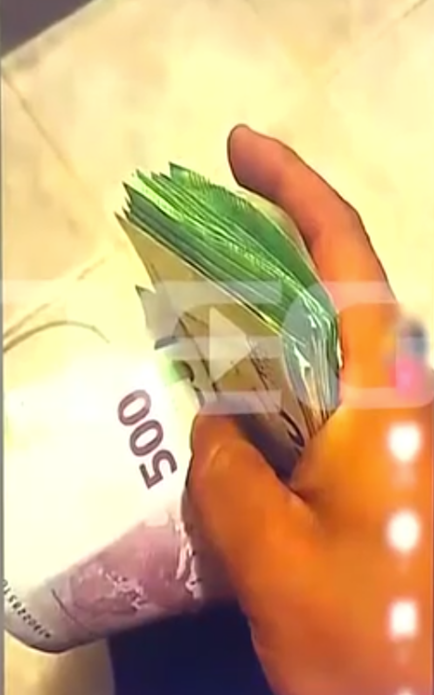 Με όπλο και δέσμη χαρτονομισμάτων πόζαρε στα social media ο πρώην αρσιβαρίστας που κατηγορείται για τον θάνατο της Μυρτώς, δείτε φωτογραφίες  