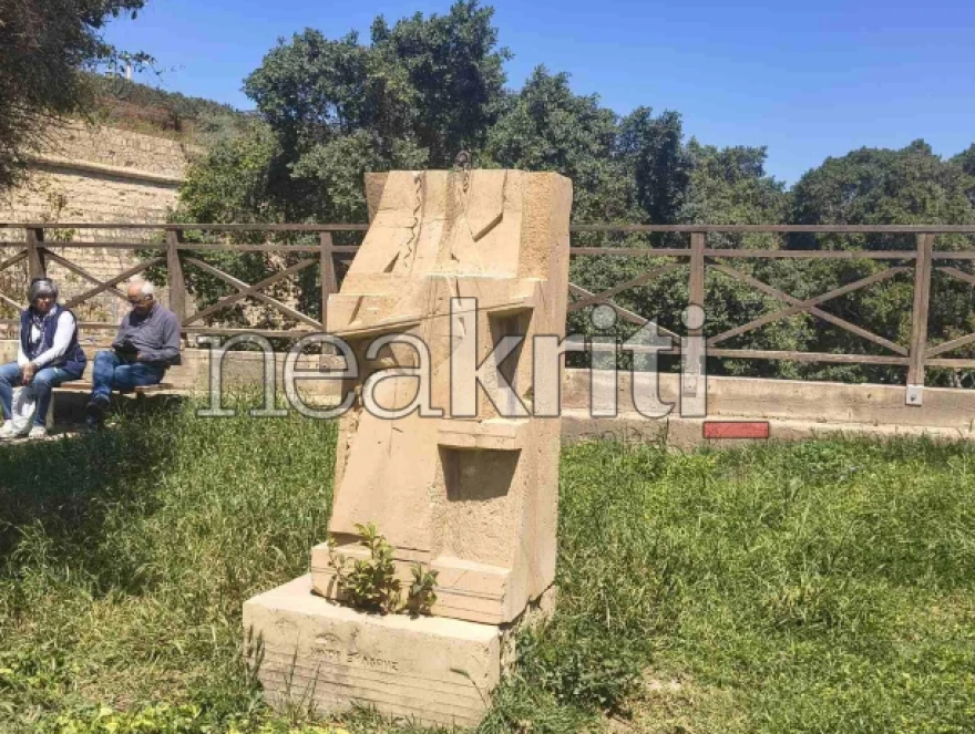Αποκεφάλισαν την προτομή του Νίκου Ξυλούρη στο Ηράκλειο Κρήτης, δείτε βίντεο και φωτογραφίες