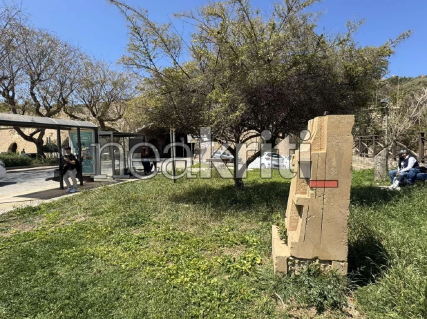 Αποκεφάλισαν την προτομή του Νίκου Ξυλούρη στο Ηράκλειο Κρήτης, δείτε βίντεο και φωτογραφίες