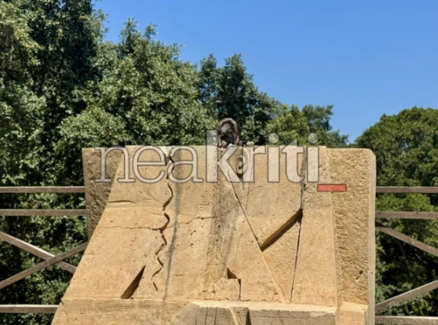 Αποκεφάλισαν την προτομή του Νίκου Ξυλούρη στο Ηράκλειο Κρήτης, δείτε βίντεο και φωτογραφίες