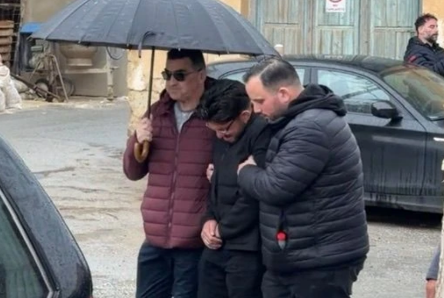 Θρήνος στην κηδεία της 43χρονης Ελευθερίας Γιακουμάκη, συντετριμμένη η οικογένειά της