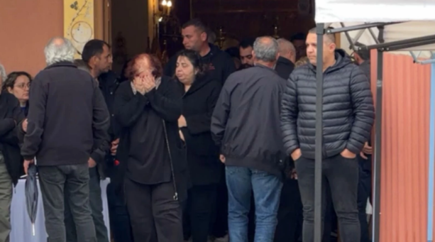 Θρήνος στην κηδεία της 43χρονης Ελευθερίας Γιακουμάκη, συντετριμμένη η οικογένειά της