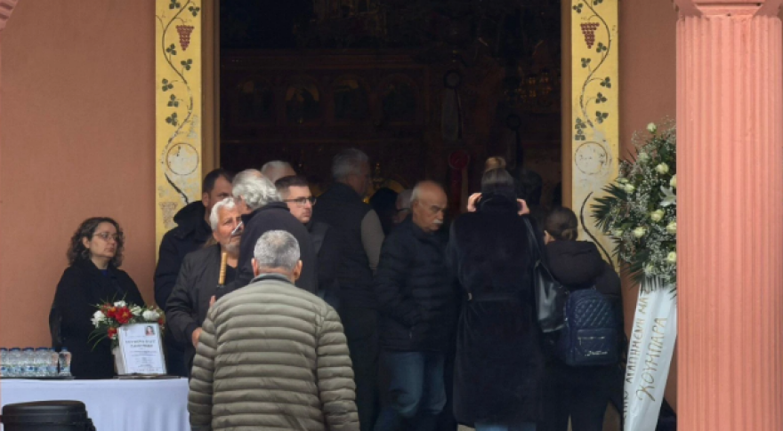 Θρήνος στην κηδεία της 43χρονης Ελευθερίας Γιακουμάκη, συντετριμμένη η οικογένειά της