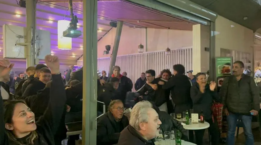 Έκρηξη χαράς στο Ηράκλειο μετά την νίκη του ΟΦΗ, ξεχύθηκαν στους δρόμους οι Κρητικοί, δείτε βίντεο και φωτογραφίες